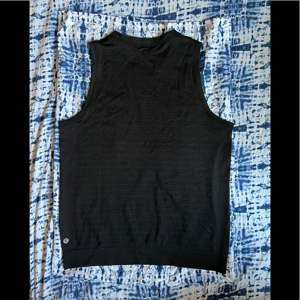 lululemon sleeveless shirt for women size 6. I accept offers